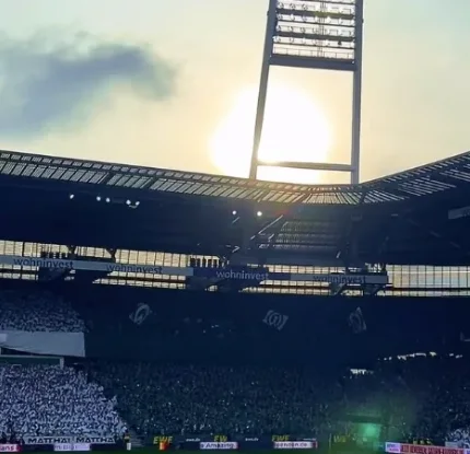 Weserstadion in Bremen bei Sonnenuntergang